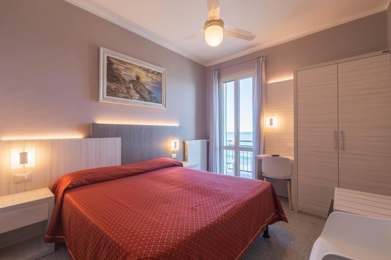 Hotel Danio Lungomare Alassio Exterior photo