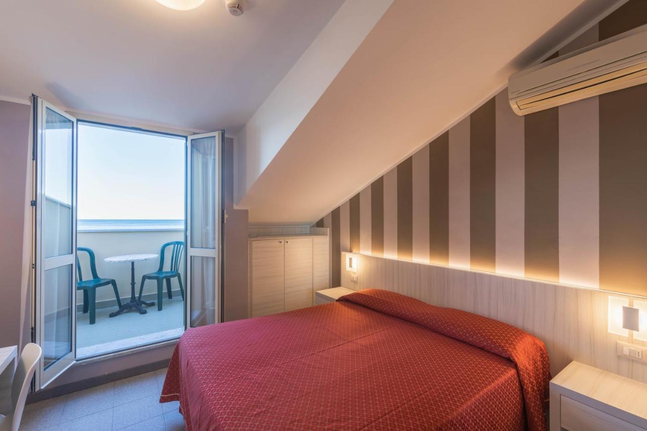 Hotel Danio Lungomare Alassio Exterior photo